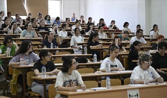 Üniversite hayali ekonomiye takıldı: YKS başvurularında sert düşüş