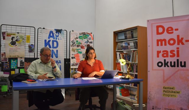 Sokakların sesi Demokrasi Okulu’nda