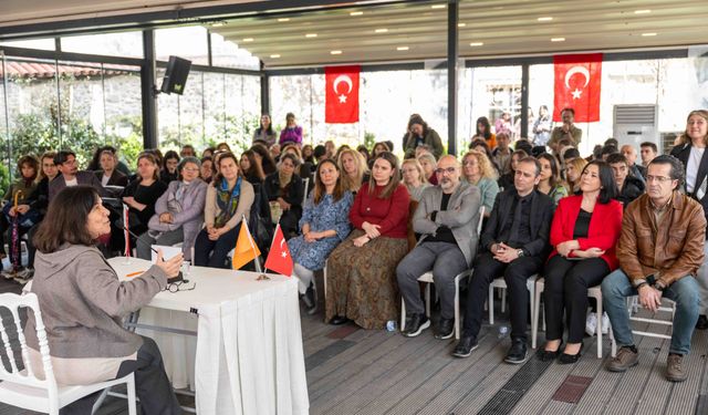 Latife Tekin Bornova’da gençlerle söyleşi ve imza gününde buluştu