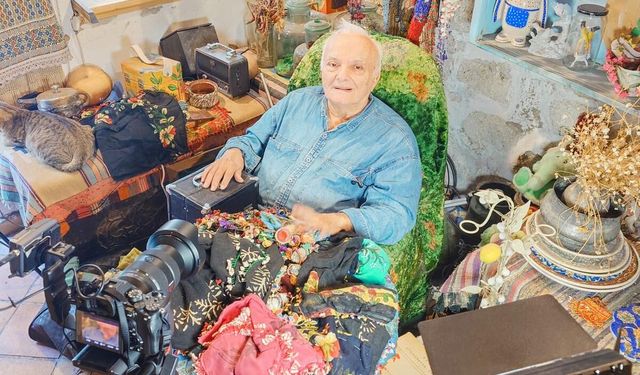 Alaçatılı koleksiyoner Gökçen Adar’dan Anadolu Pop Art sergisi