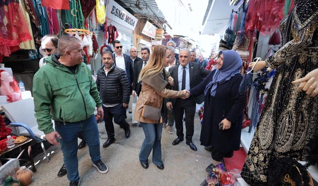 Başkan Mutlu’dan Kemeraltı çıkarması: Esnafa indirim desteği