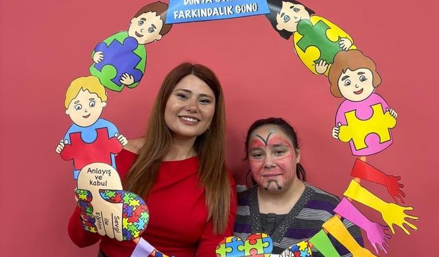 Bayındır’da Otizm Farkındalık Günü kapsamında renkli bowling şenliği