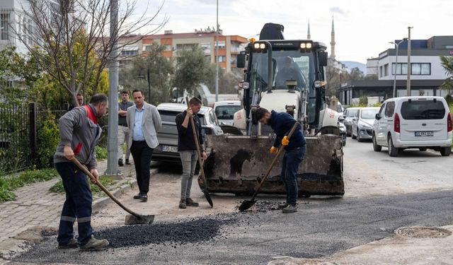 Bornova’da yol seferberliği: 90 günde 722 çukur kapatıldı