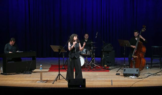 Karşıyaka’da caz konseri sanatseverlerle buluştu