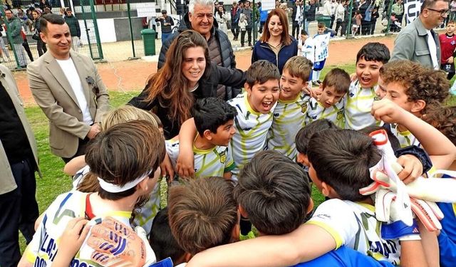 Çeşme'de geleceğin yıldızları sahne aldı: U9 Futbol Festivali
