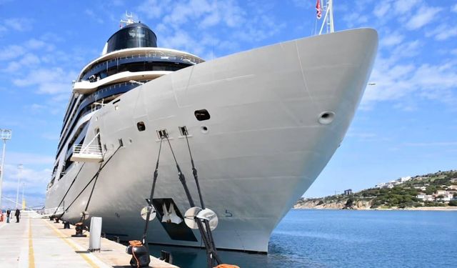 Çeşme’ye ilk kruvaziyer gemi ziyareti gerçekleşti