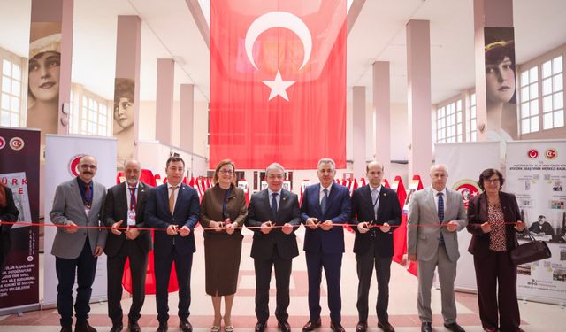 DEÜ’de Uluslararası Aile Sempozyumu başladı