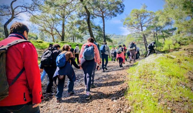 Efes Mimas Yolu’nda 180 Kişilik bahar yürüyüşü: Rota 'İyilik'