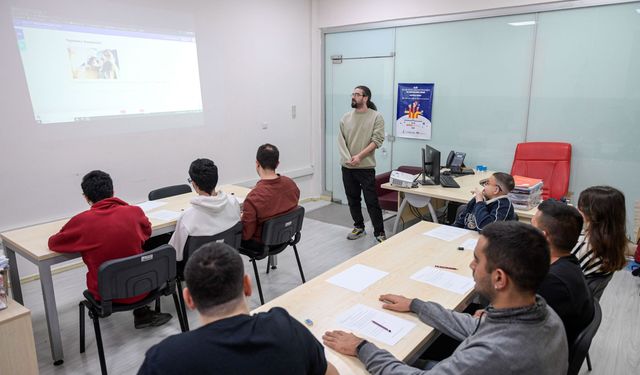 Engelli gençler İzmir’de iş hayatına bu programla hazırlanıyor