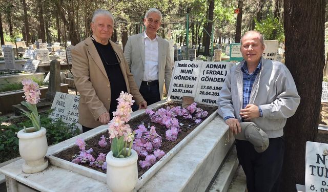 Gazeteciler Nizamettin Bedir ve Erdal Göndem kabirleri başında anıldı