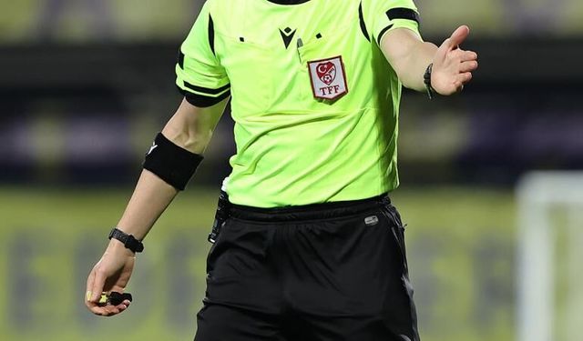 Süper Lig’de şampiyonluk ve derbi heyecanı: 33. hafta hakemleri açıklandı!