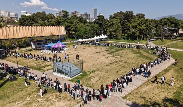İZKİTAP Kültürpark’ta edebiyatseverleri ağırladı