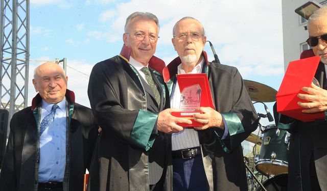 İzmir’de hukuk dünyasında 50 yıl: Hanif Pehlivanoğlu onurlandırıldı