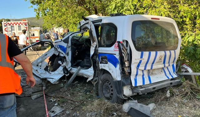 Bornova’da tır kazası: 1 polis dahil 3 kişi hayatını kaybetti