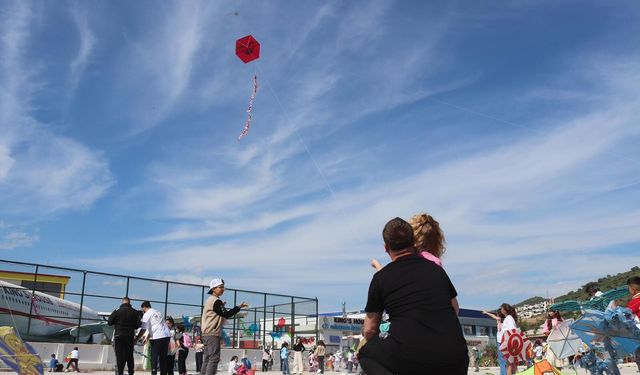 Güzelbahçe’de Bisiklet ve Uçurtma Şenliği düzenlendi