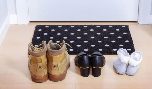 Kapı önüne ayakkabı koyanlar dikkat: Eviniz satılabilir