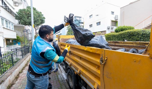 Bostanlı’da çöp ev alarmı: Tek evden 3 ton atık çıktı!