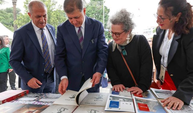 Kentin geçmişi ve kültürü İzmir Kitap Fuarı'nda okurlarla buluşuyor