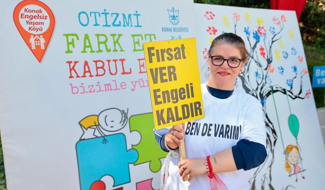 Konak’ta gökyüzüne kırmızı balonlar bırakıldı