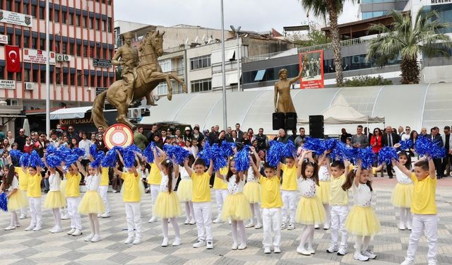 Menemen’de 23 Nisan coşkusu meydanlara yansıdı