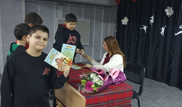 Gülşah Elikbank İzmirli öğrencilerle mitolojiyi anlattı