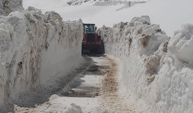 Nemrut Dağı’nda kar kalınlığı 5 metreye ulaştı