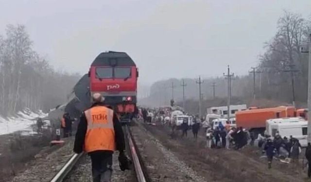 Rusya'da can pazarı: 412 yolcunun bulunduğu tren raydan çıktı!