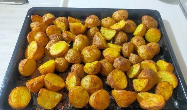 Soslu çıtır bebek patates tarifi: Lezzetli bir atıştırmalık!