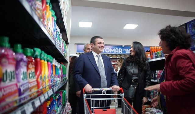 Torbalı’da ucuz alışveriş dönemi başladı