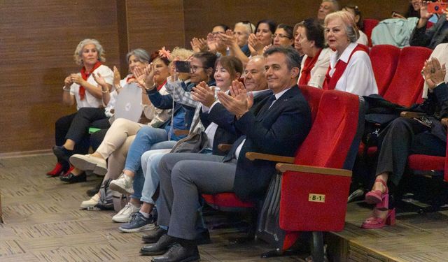 Karşıyaka’da 3. Yaş Üniversitesi’nde dönem sonu coşkusu