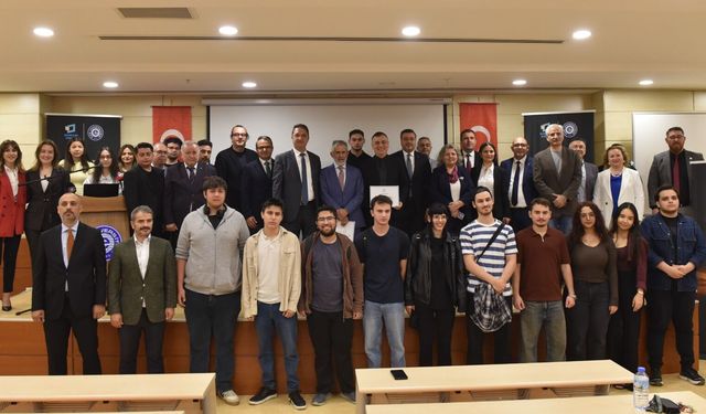 Ege'nin genç iletişimcileri 15 Temmuz ruhunu manşetlere taşıdı