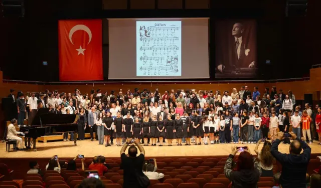 İzmir’de 2 bin 560 ses tek yürek: Muhteşem kapanış!