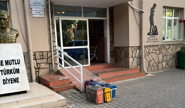 Bayındır'da kaçak horoz dövüşü operasyonu: 3 gözaltı!
