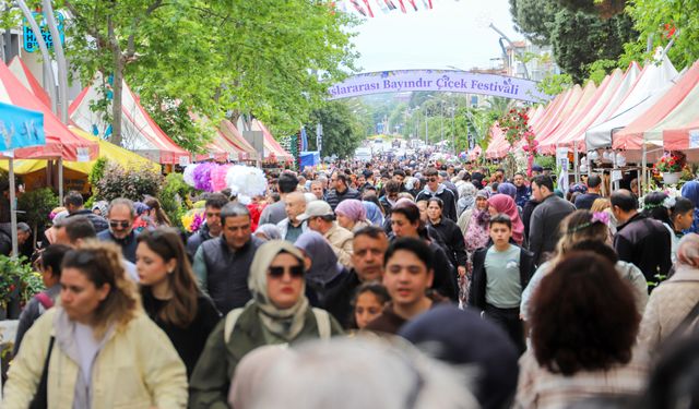 Bayındır'da Uluslararası Çiçek Festivali’ne yoğun ilgi