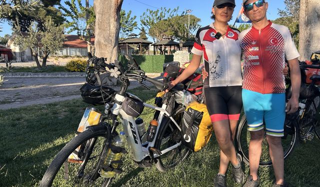 2 bin kilometrelik azim: Festival coşkusu için pedal çevirdiler!