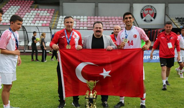 Bergamalı Milli Futbolcu Semih Ayriç Dünya Şampiyonu oldu!