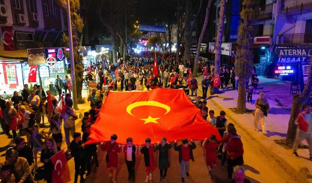 Dikili’de 19 Mayıs coşkusu meydanlara taştı
