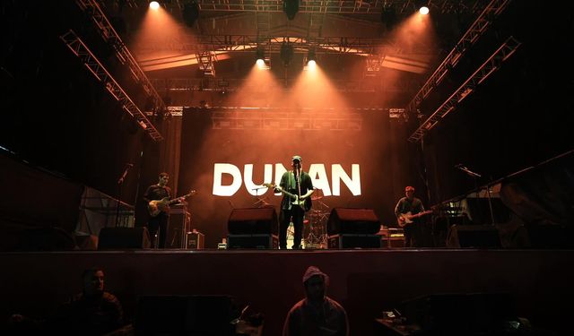 Manisa’da yağmura meydan okuyan final: Sahne Duman’ın!