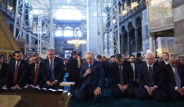 Erdoğan, cuma namazını Ayasofya'da kıldı