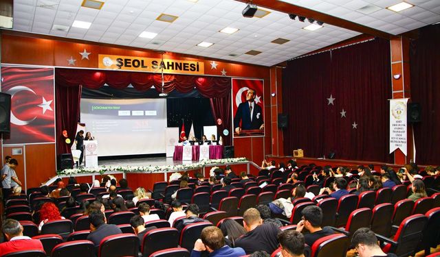 Genç girişimcilerin inovatif projeleri Fikir Kampı'nda ödüllendirildi