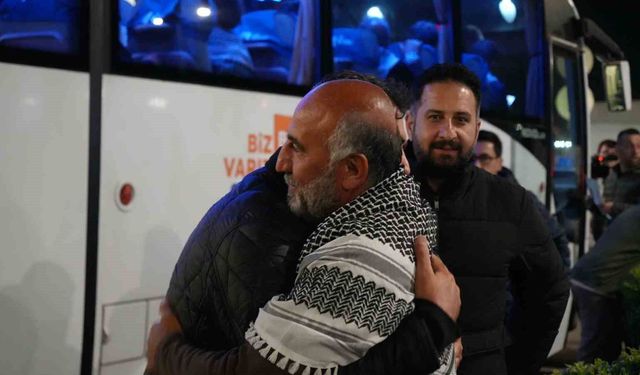 İsrail'in alıkoyduğu Türk aktivistler yurda döndü