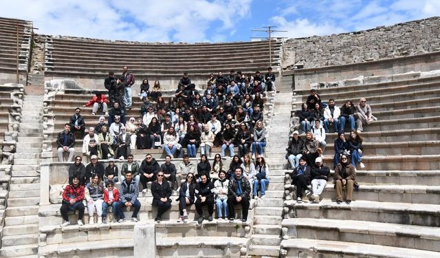 İzmir Büyükşehir’den eğitime kültürel destek
