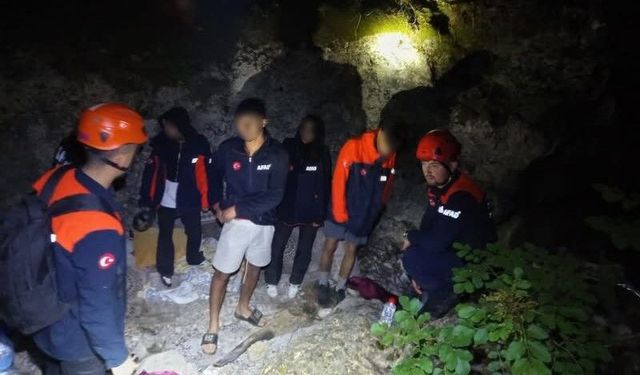 İzmir'de ormanlık alanda kaybolan 4 genç için zamanla yarış