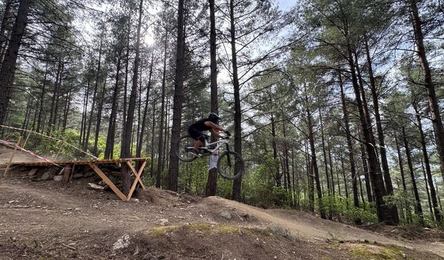 İzmir’in yeni adrenalin rotası: Çatalkaya Downhill Parkuru açıldı
