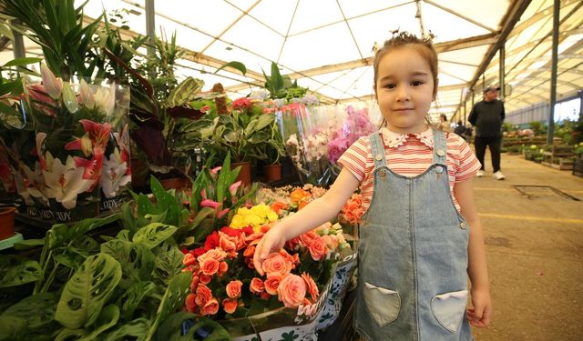 Karşıyaka ‘Çiçek Festivali’ başladı