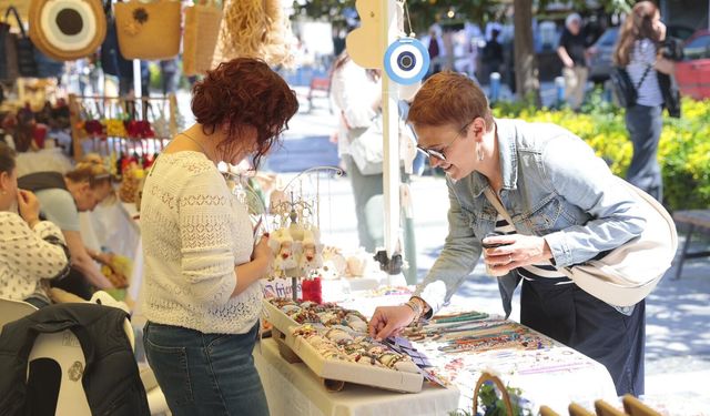 Konak’ta Anneler Günü El Emeği Kermesi yoğun ilgi görüyor