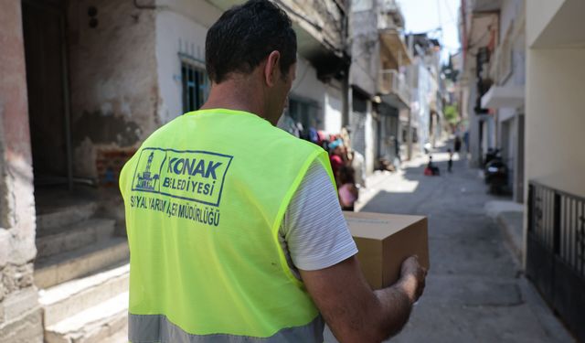 Konak’ta bayram dayanışması devam ediyor