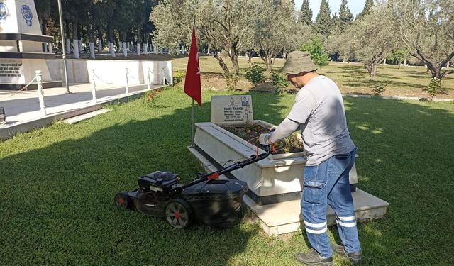 Manisa’da bayram öncesi mezarlıklar bakıma alındı
