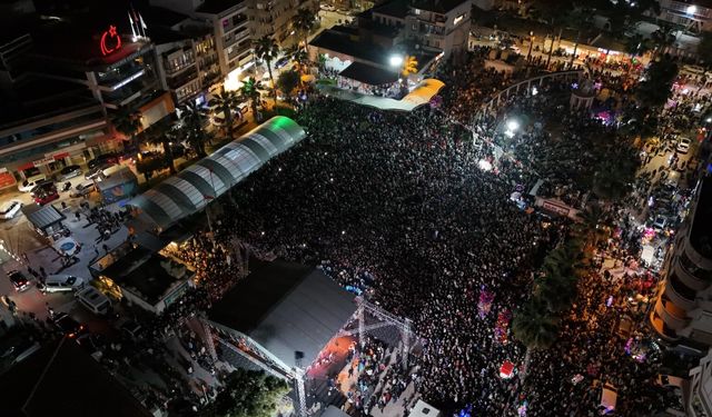 Menemen’de Hıdırellez Şenliği binleri meydanda buluşturdu
