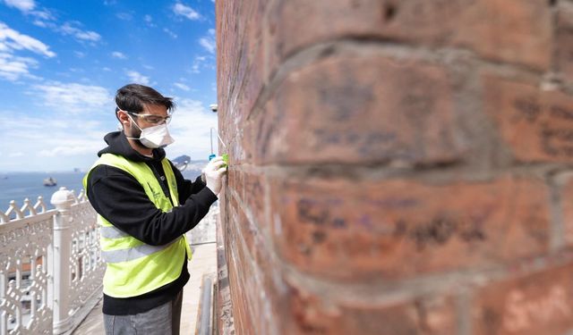 İzmir Tarihi Asansör’de vandalizme karşı çalışma